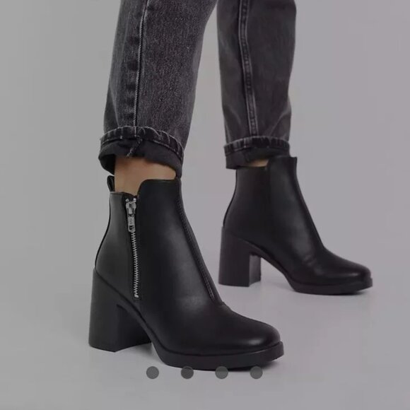 Topshop Square Toe Chelsea Boots Faux Leather  US10 - Picture 3 of 7
